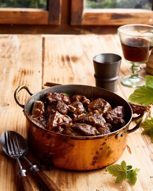 Τι να μαγειρέψω σήμερα Κυριακή; Αγριογούρουνο μπρεζέ στη γάστρα