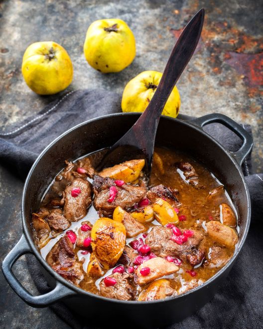 Τι να μαγειρέψω σήμερα Κυριακή; Μοσχάρι με κυδώνια, μαυροδάφνη και ρόδι