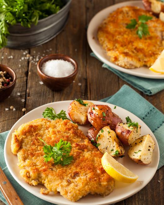 Τι να μαγειρέψω σήμερα Κυριακή; Σνίτσελ φούρνου με ψητές πατάτες