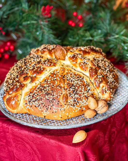 Step by step Christopsomo with spices