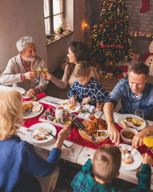 How to organize the perfect Christmas gathering at home