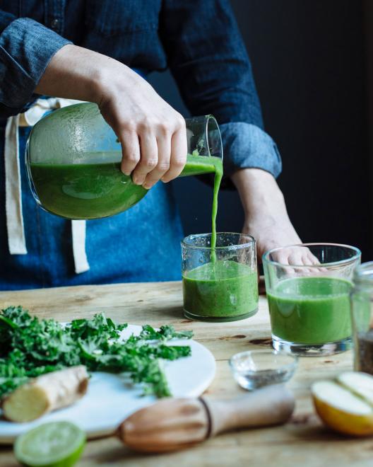 Πράσινο smoothie με αβοκάντο και kale