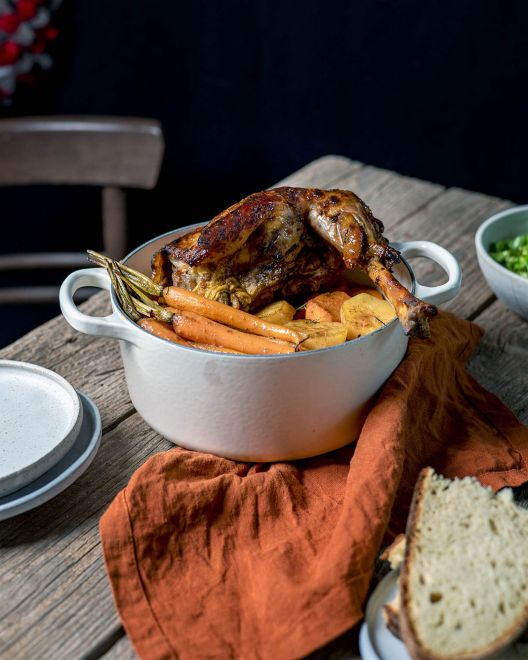 Τι να μαγειρέψω σήμερα Κυριακή; Αρνάκι στη γάστρα με πατάτες και καρότα