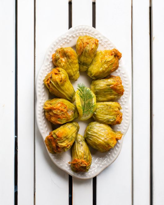 Τι έχει το μενού της εβδομάδας (14/7-20/7); Η συνταγή της Κυριακής: Κολοκυθοανθοί γεμιστοί στο φούρνο