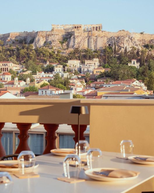 Βγαίνουμε στα roof gardens της Αθήνας 