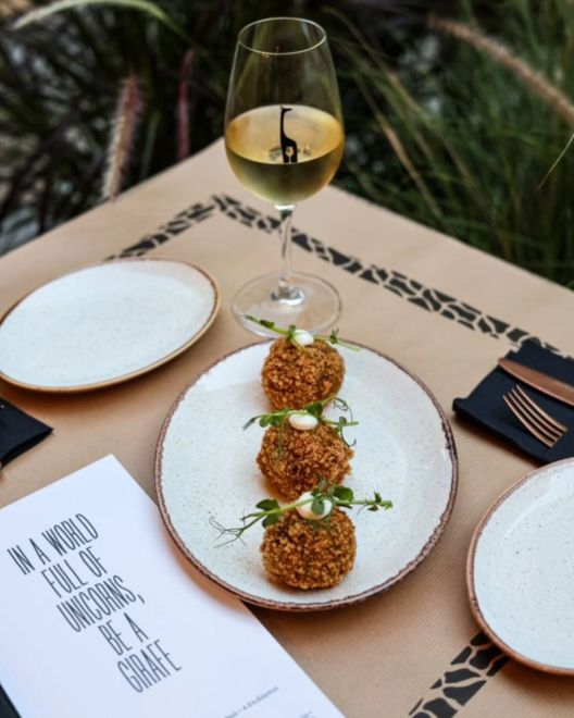 Ζιράφ: Το νέο wine bar των Εξαρχείων 