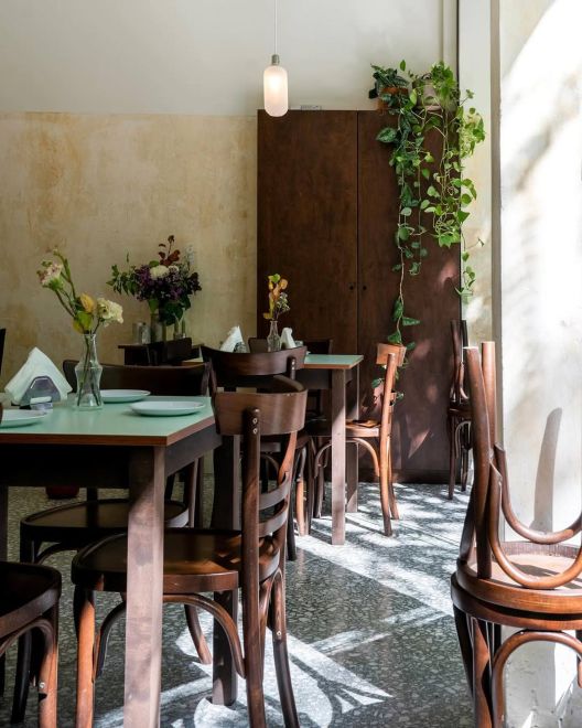 Αλλιώς: Το σύγχρονο καφενείο στην οδό Κερκύρας στην Κυψέλη