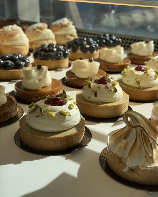 Deux Amis: Ο νέος φούρνος στην πλατεία Κλαυθμώνος από την ομάδα του Τρομερό Παιδί 