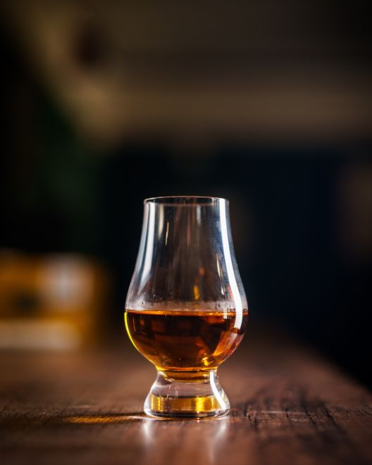 Ινδικό ουίσκι: Τα χαρακτηριστικά του και γιατί γίνεται trend