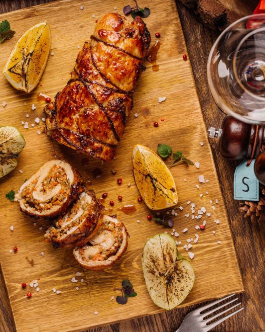 Τι να μαγειρέψω σήμερα Παραμονή Πρωτοχρονιάς; Χοιρινό ρολό γεμιστό