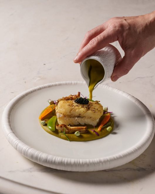 Deos: Για μια βραδιά γεμάτη σάτιρα και ωραίες γεύσεις 