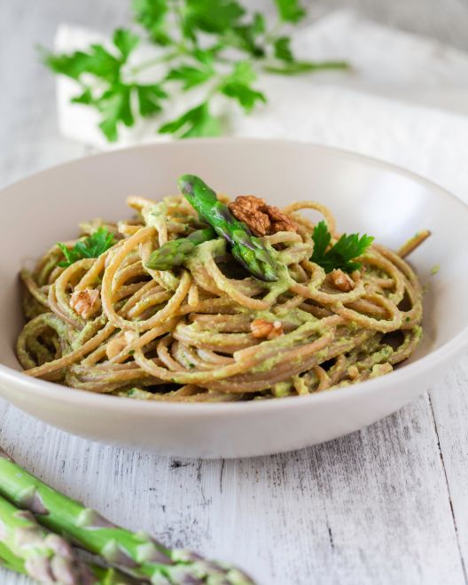 Τι να μαγειρέψω σήμερα Δευτέρα; Σπαγγέτι με σπαράγγια, καρύδια και σάλτσα μαϊντανού - Το μενού της εβδομάδας (30/3-5/4)