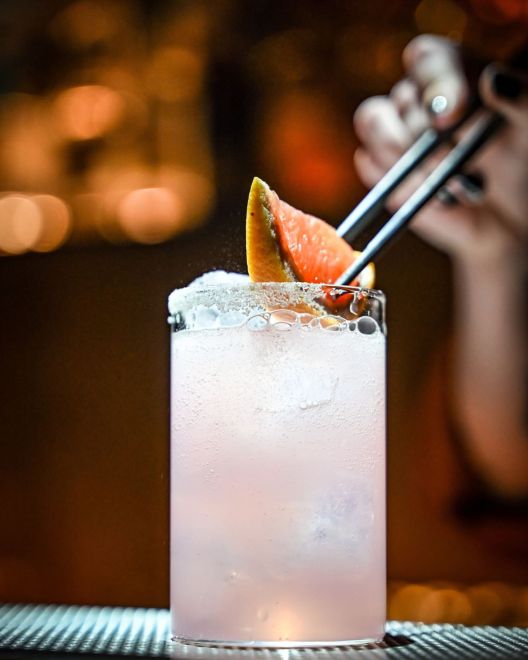 Lowkey: Το νέο early bar κοντά στον Πύργο των Αθηνών