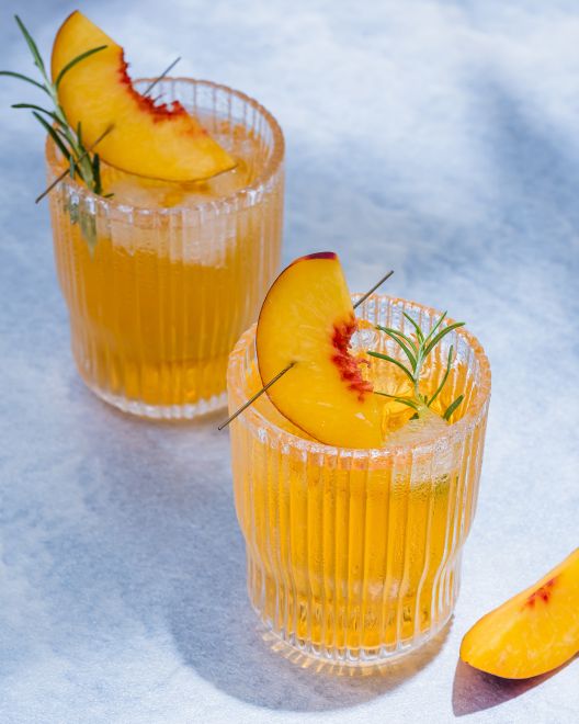 Spritz με ελληνικό χαρακτήρα με μαστίχα, κίτρο, ούζο και τσίπουρο