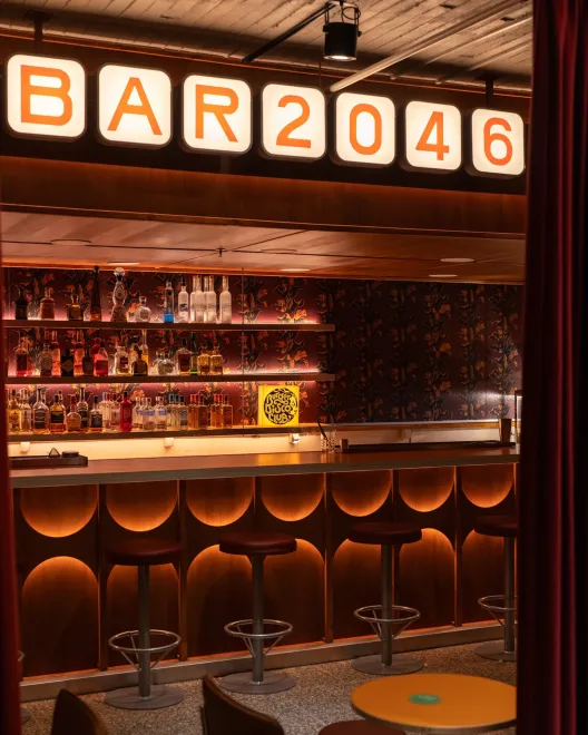 Bar 2046: Κινηματογραφική έξοδος που συνδυάζει ταινία, ποτό και μουσική