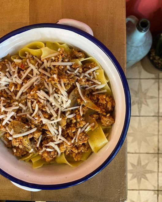 Λόντζα της Γειτονιάς: Απολαυστικά μαγειρευτά στο κέντρο της Αθήνας