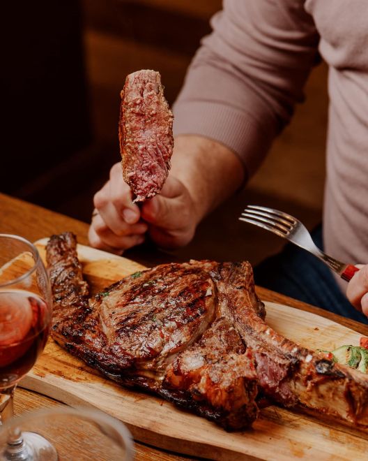 Μπριγκάντα: Το μαγαζί-μυστικό της Πεύκης για καλό κρέας