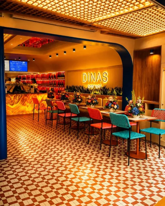 Η Ντίνα Νικολάου άνοιξε το πρώτο Dina’s eat real στην Πανόρμου
