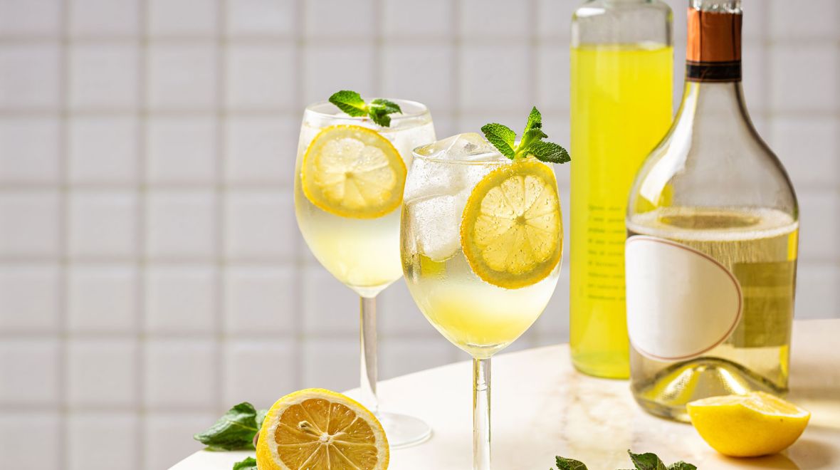 Limoncello Spritz