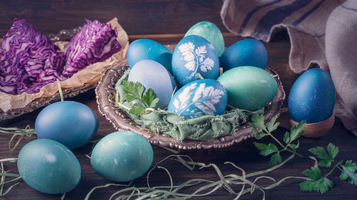 How to dye Easter eggs naturally