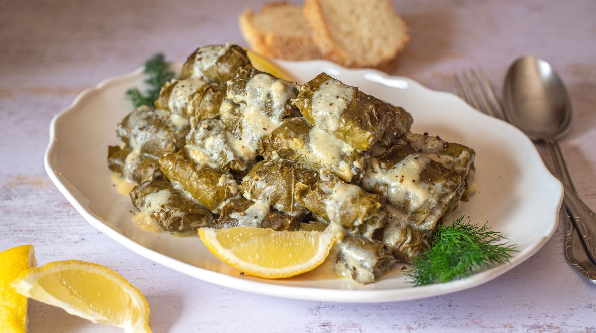 Τα λεμονάτα της άνοιξης: Από κλασικό χοιρινό και ντολμαδάκια με αυγολέμονο, μέχρι μυρωδάτα γλυκά