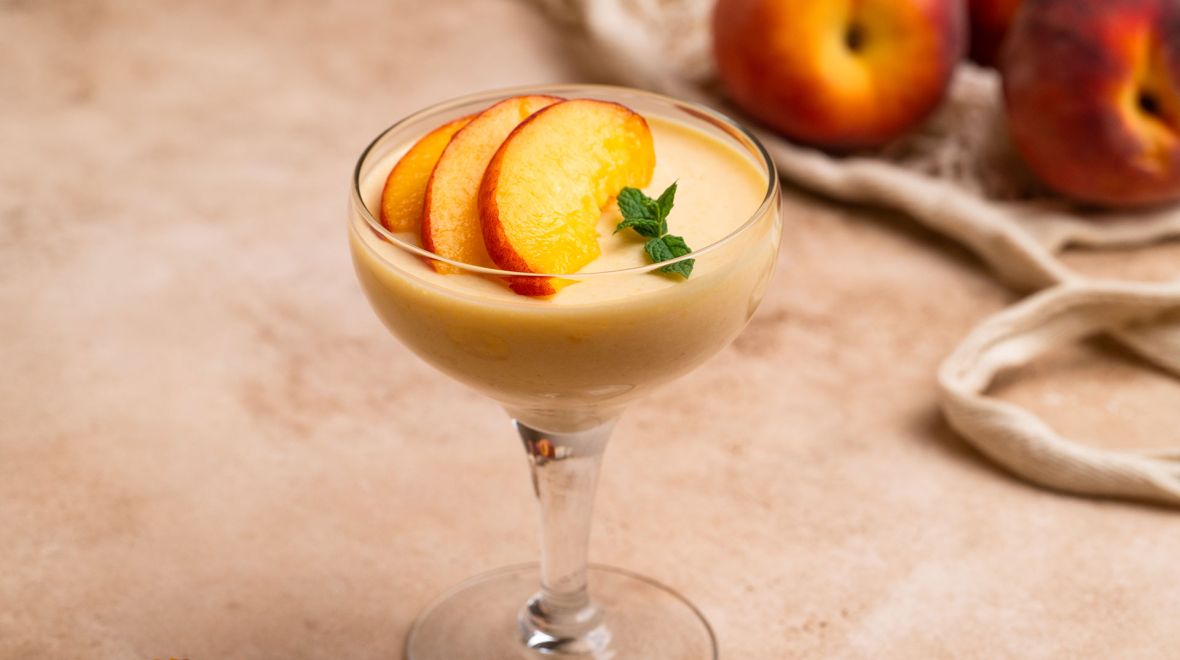 Easy yogurt and jelly dessert with fresh peaches