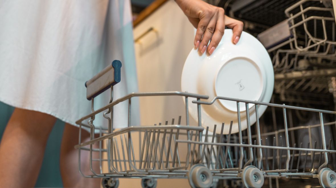 Πώς να βάζεις τα πιάτα στο πλυντήριο πιάτων 