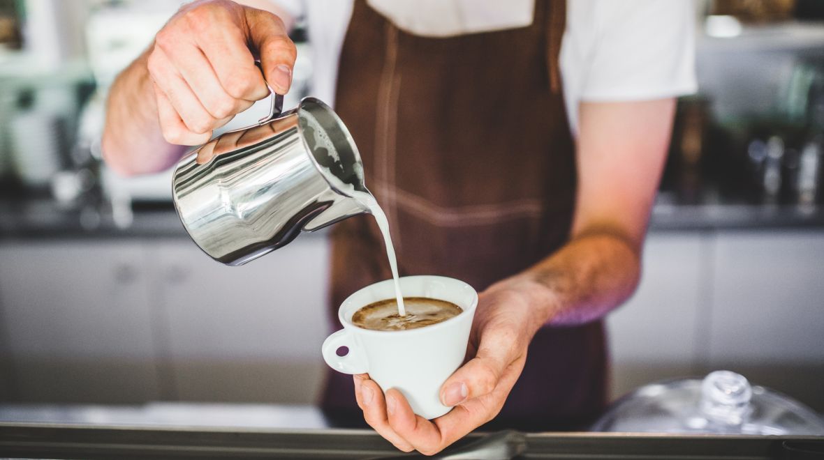 Γάλα barista: Κάνει τελικά τόση διαφορά στον καφέ;