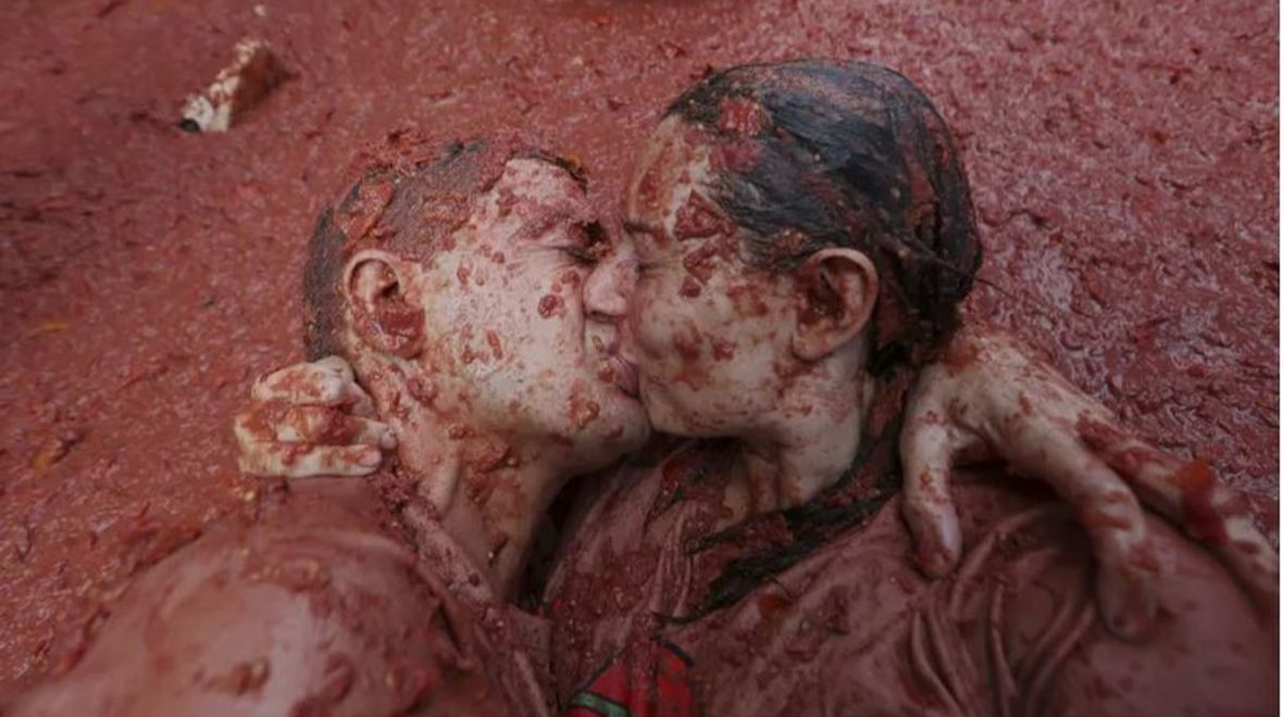 Tο διάσημο φεστιβάλ της La Tomatina (Τοματίνα), στην ισπανική πόλη Μπουνιόλ