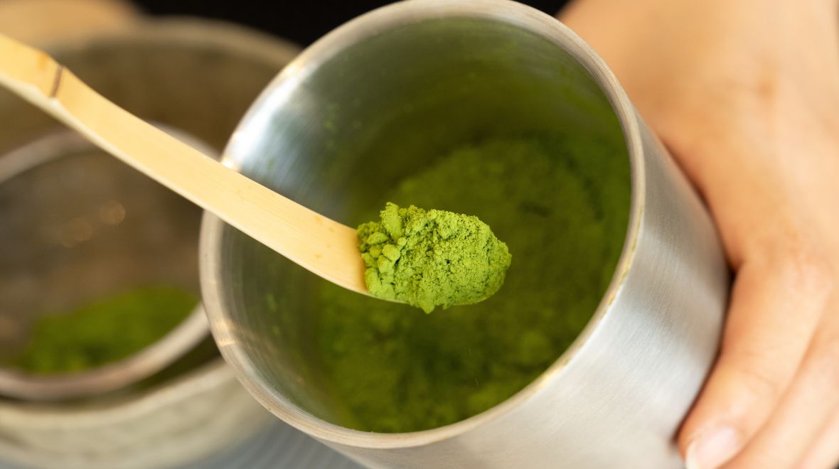 Η έκρηξη του matcha συνεχίζεται, αλλά μήπως η Ιαπωνία ξεμείνει από απόθεμα;