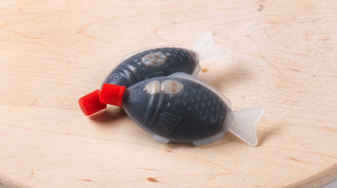 Αυστραλία: Καταργεί τα πλαστικά μπουκαλάκια με σάλτσα σόγιας σε σχήμα ψαριού 