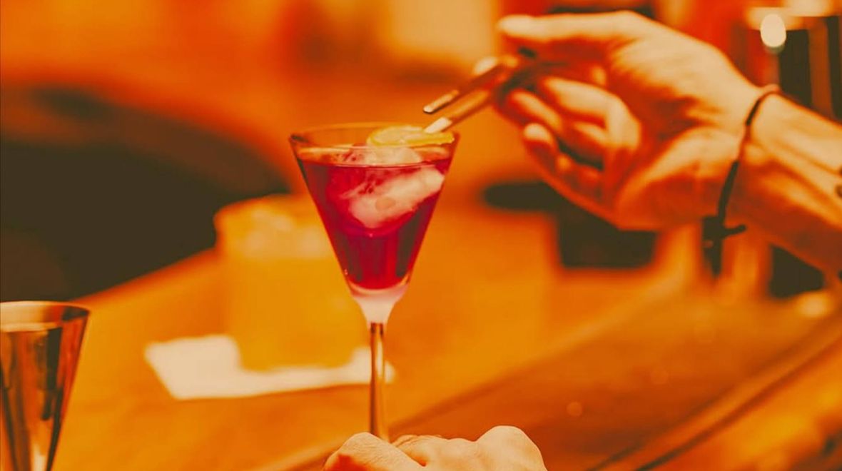 Maggie Cassidy: Το νέο, ατμοσφαιρικό all day bar της Πανόρμου