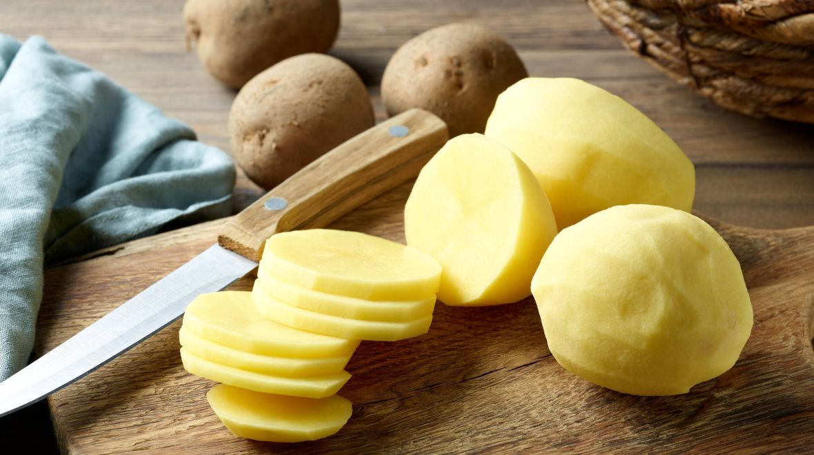 Πατάτα στην κάλτσα: Η «θεραπεία» του TikTok για το κρυολόγημα