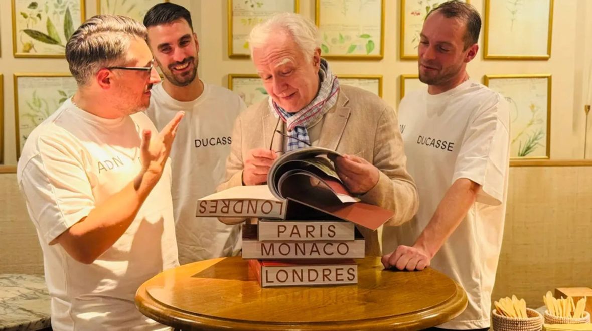 Στο βιβλίο «ADN Ducasse» o Alain Ducasse αποκαλύπτει το DNA της κουζίνας του