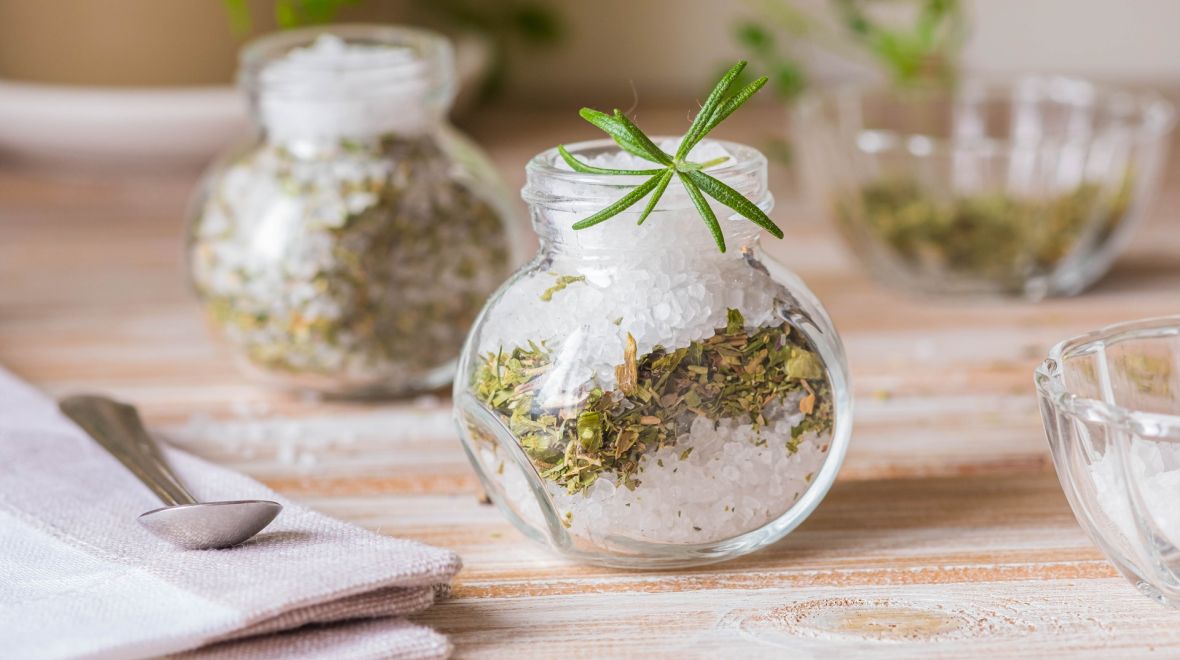 Αρωματισμένο αλάτι με βότανα