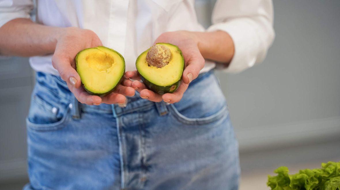 Αβοκάντο και υγεία: Πώς βοηθά τη χοληστερίνη και τα μάτια