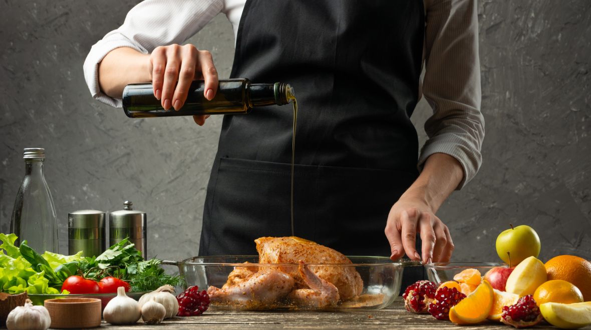 Το εξαιρετικό παρθένο ελαιόλαδο στο γιορτινό τραπέζι