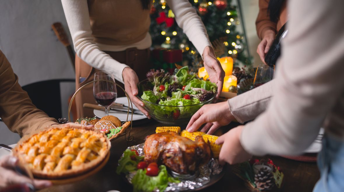 Τι τρώμε στις γιορτές και τι λένε οι ειδικοί για τις επιπτώσεις στην υγεία μας;