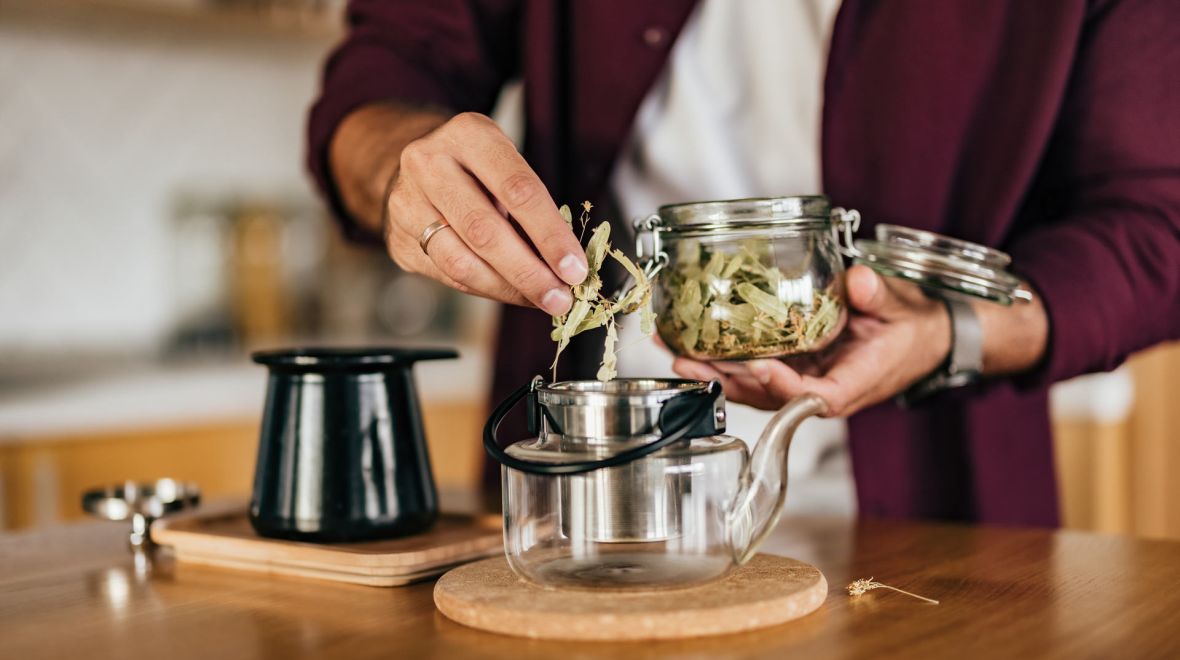 Τι χρειάζεσαι για να φτιάξεις ένα ρόφημα βοτάνων στο σπίτι