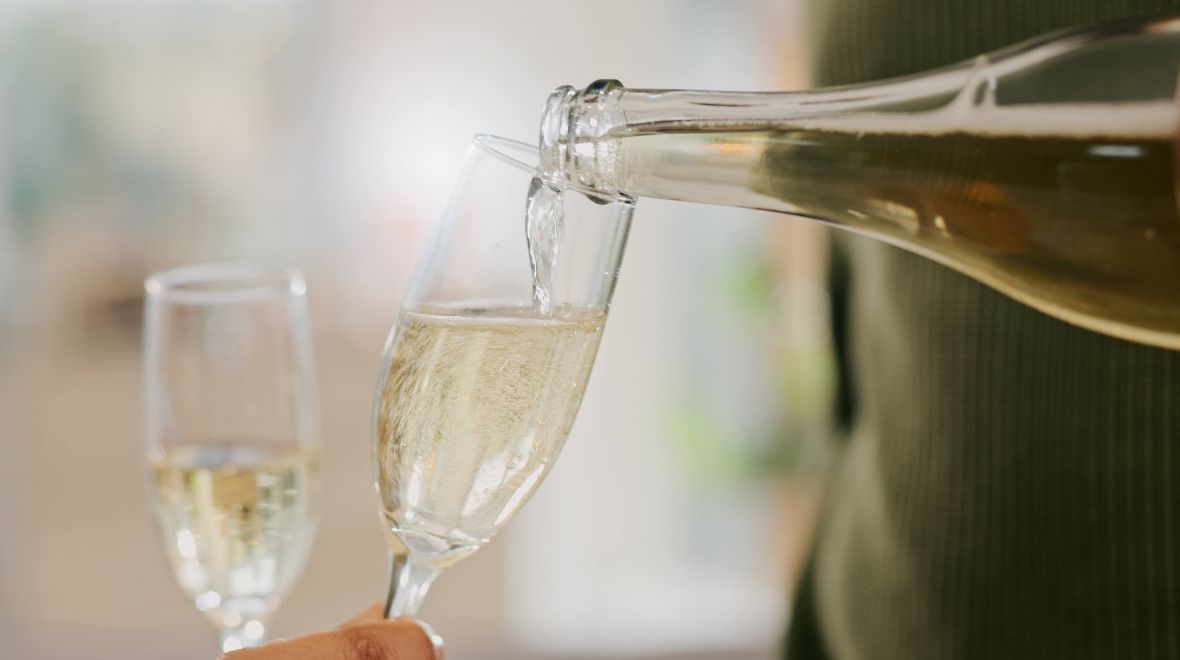 Τι είναι τα sparkling teas που έχουν αρχίσει να γίνονται μόδα