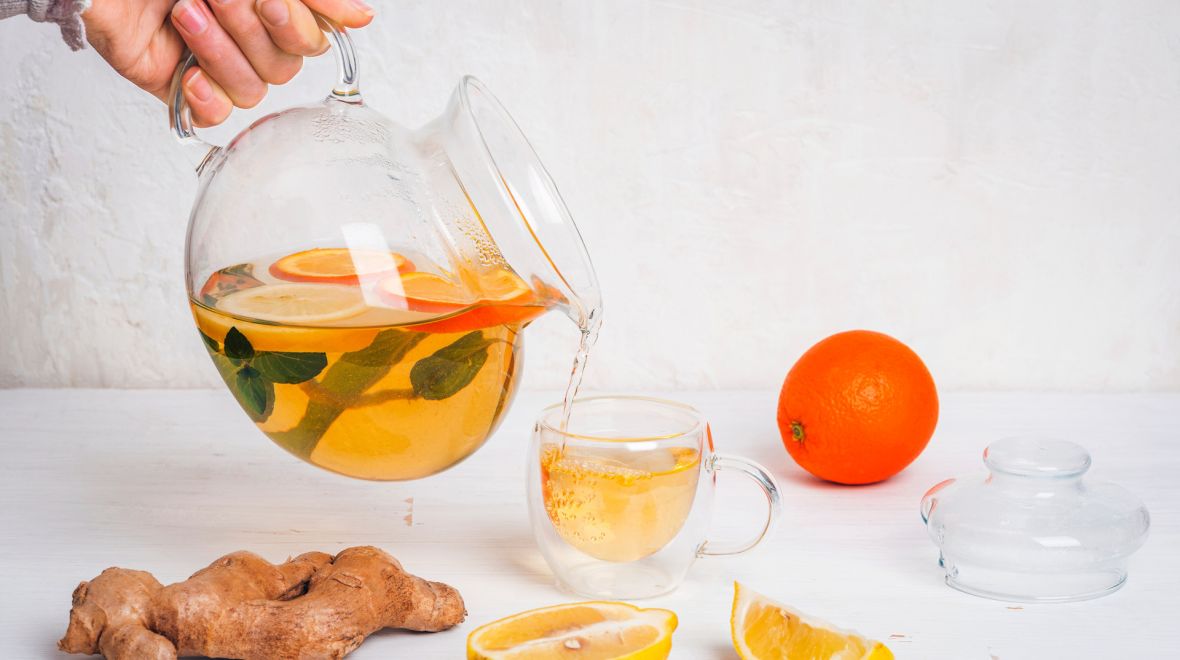 Τσάι με τζίντζερ, μέλι και φρέσκο πορτοκάλι