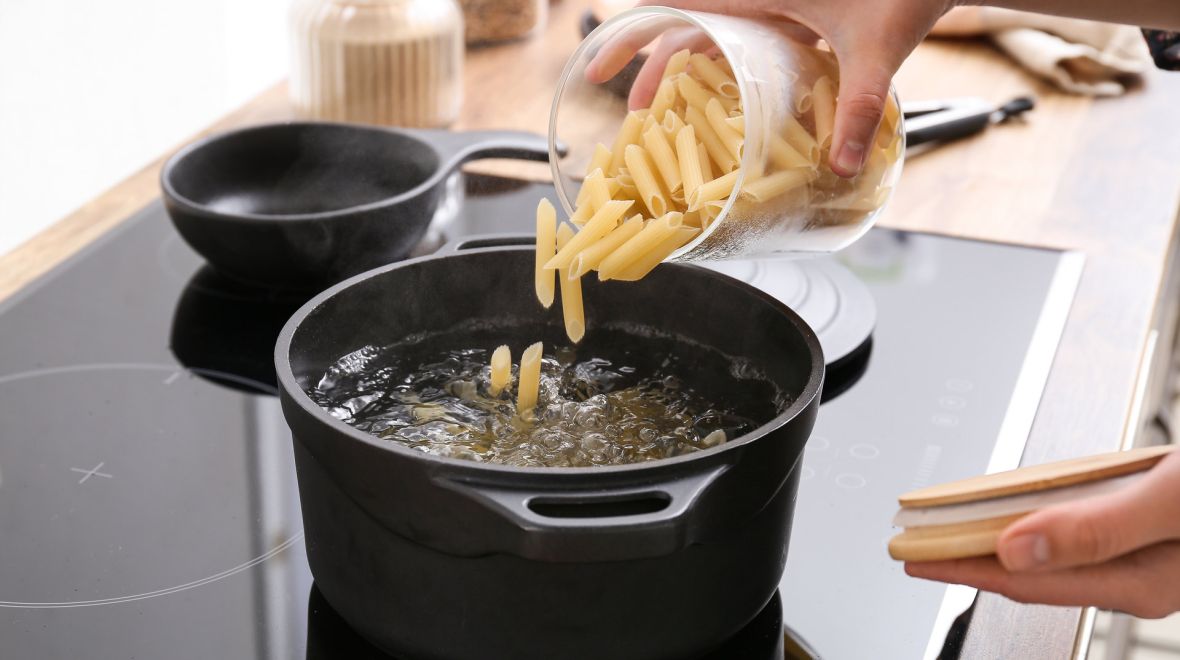 Πώς να μην ξεχειλίζει το νερό που βράζει στην κατσαρόλα