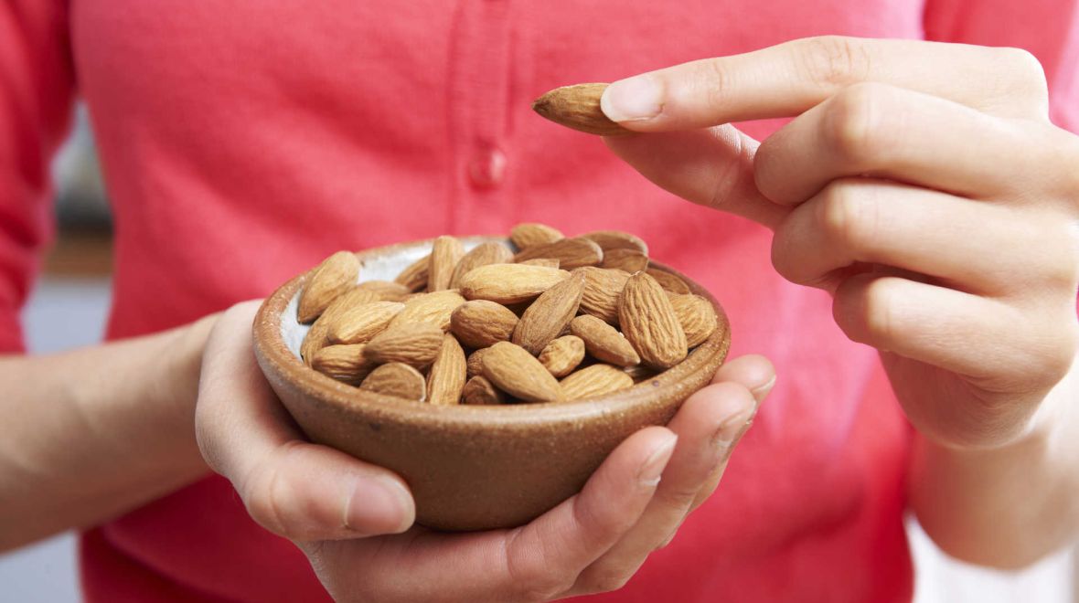 Αμύγδαλα: Οι ευεργετικές τους ιδιότητες για την υγεία, πόσα και πώς πρέπει να τα τρώμε 