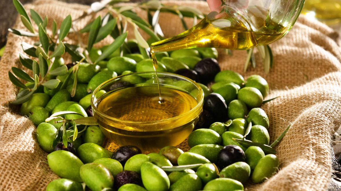 Γιατί δεν μπορείς να φτιάξεις ελαιόλαδο στο σπίτι (με ελιές από τη λαϊκή)