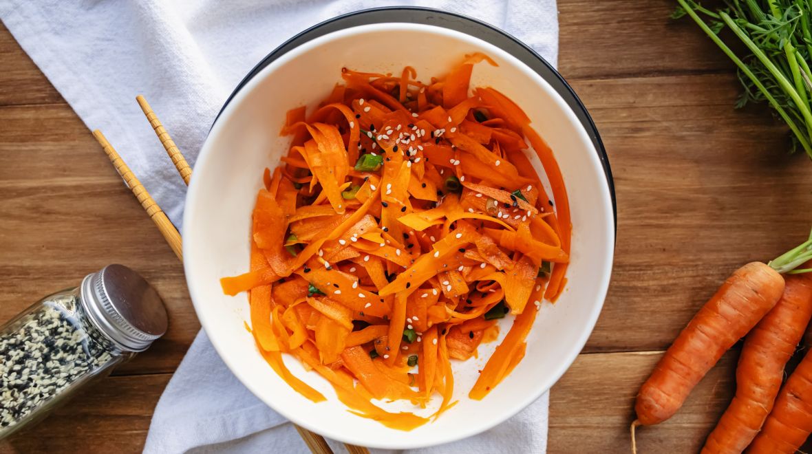 Carrot salad: Η viral σαλάτα με καρότο του TikTok