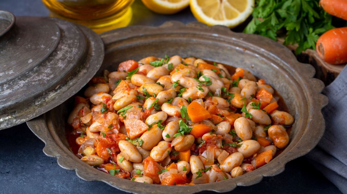 Φασόλια: Πώς τα βότανα αναδεικνύουν τη γεύση τους