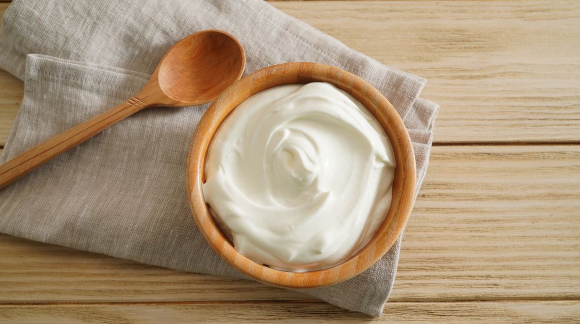 Γιαούρτι: Από πού προέρχεται η λέξη και πώς λέγεται στα ελληνικά; 