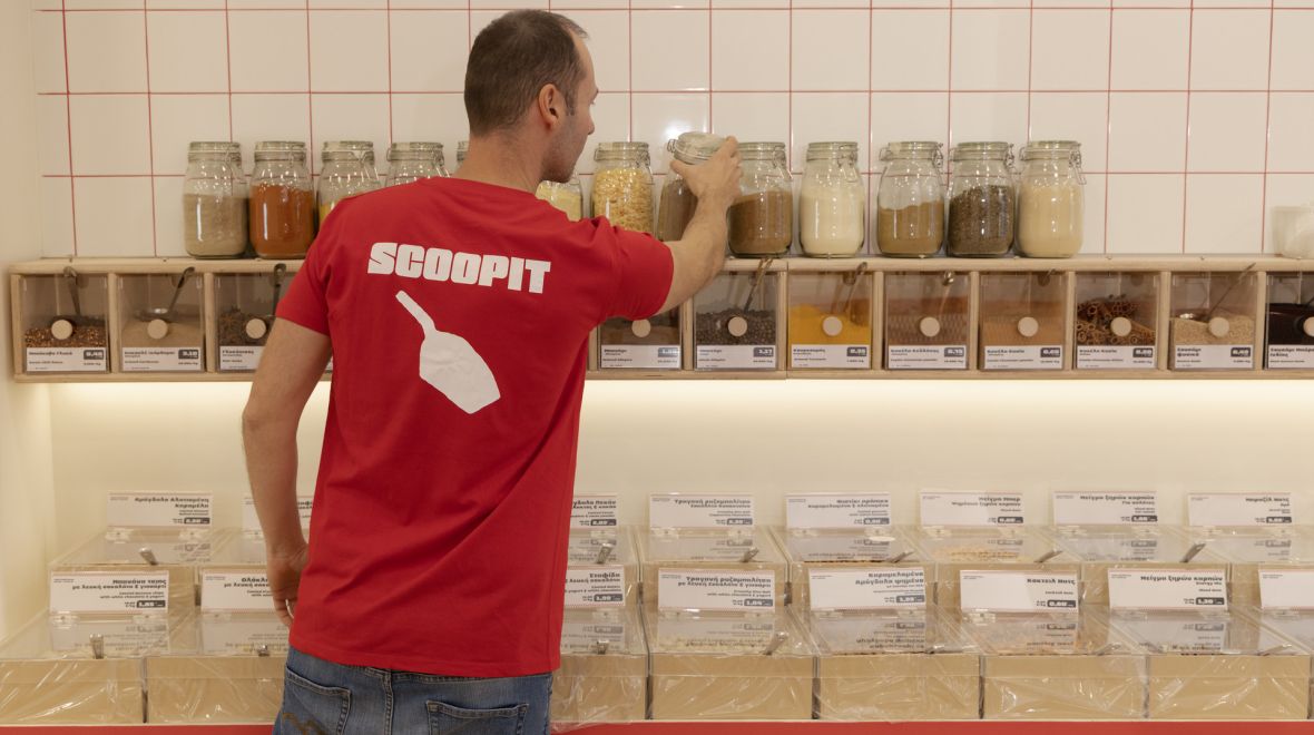 Scoopit: Για ξηρούς καρπούς, μπαχαρικά και ζαχαρώδη με τη σέσουλα σε ένα νέο κατάστημα στα Ιλίσια