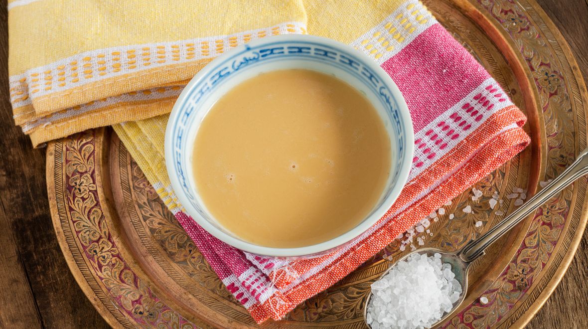 Po cha: Τι είναι επιτέλους αυτό το τσάι με βούτυρο που φτιάχνουν στο Θιβέτ;