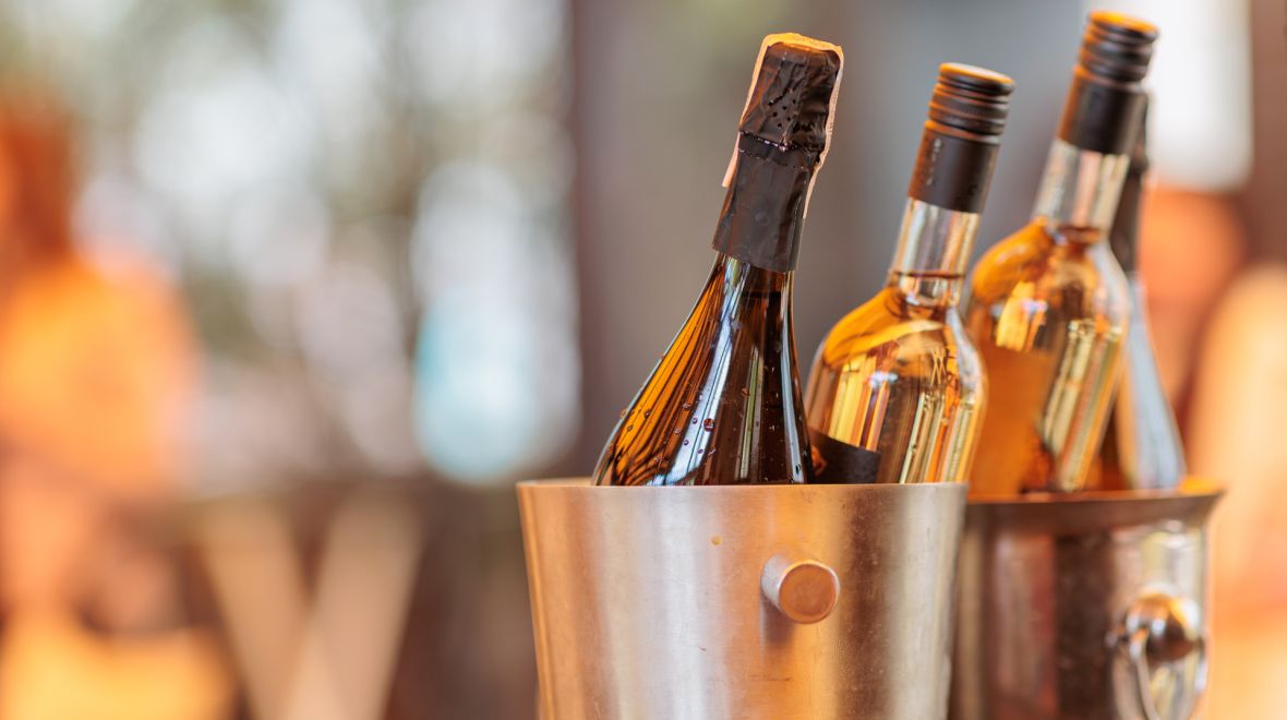 Κι όμως το κρασί που σερβίρει ένα εστιατόριο κατέχει σημαντικό ρόλο